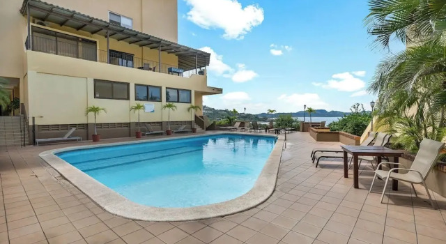 Newly Remodeled Flamingo Condo with Sweeping Ocean Views, Spacious Terrace & Walkable Location, Rezervovat Apartmán Hotely v Flamingo s parkováním, Parkování