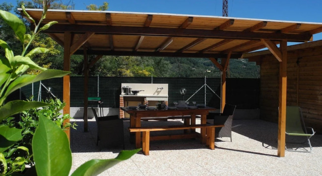Spacious Holiday Home in Lucca With Swimming Pool, Buchen Sie Ferienhaus Hotels in Lucca mit Pool, Schwimmbad