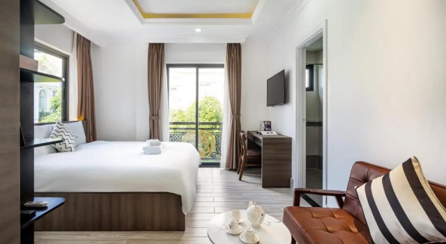 Двухместный номер Standard с балконом The Royal Hotel & Apartment - Phu My Hung