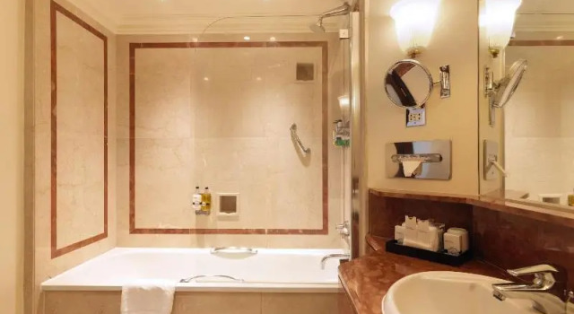 Двухместный номер Premium Radisson Blu Hotel, London Leicester Square