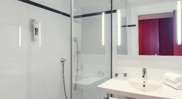 Номер Standard Hotel Mercure Saint Quentin en Yvelines Centre
