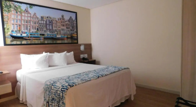 Полулюкс Hotel Amsterdam Montes Claros