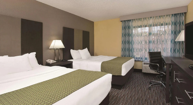 Четырёхместный номер Standard La Quinta Inn by Wyndham Pigeon Forge-Dollywood