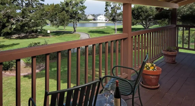 Четырёхместный номер Standard Half Moon Bay Lodge