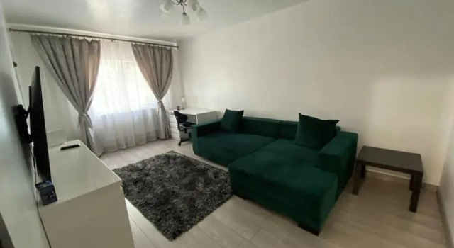 Lovely 1 bedroom cando with free parking.