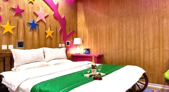 Pin'ai Theme Hotel, Book Hotel Hoteller i Beijing Province med parkering, Parkering
