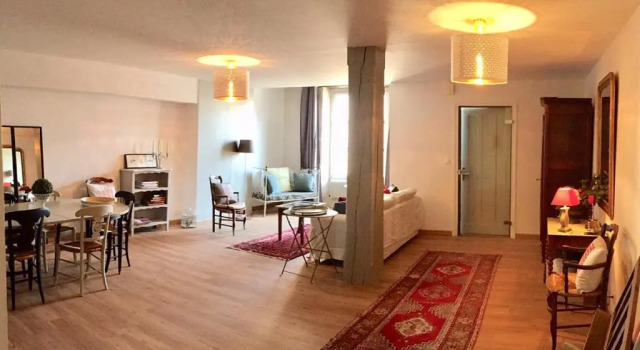 Апартаменты Deluxe Au 16 Place Saint Louis