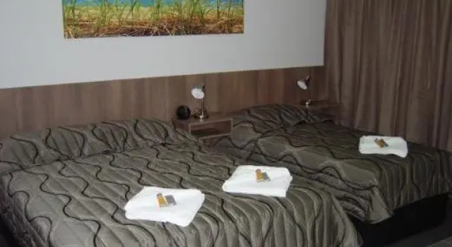 Номер Deluxe Main Street Motel