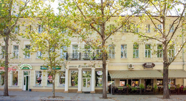 Continent, Book Hotel Hoteller i Nikolayev med parkering, Parkering