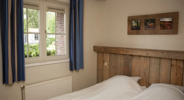 Detached Bungalow with Decorative Fireplace near Veluwe, Rezerwuj Hotel Hotele w Veluwe z parkingiem, Parking