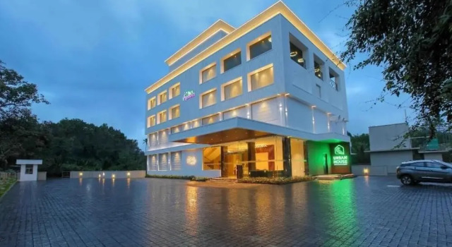 Park Residency Ayarkunnam, Забронировать Отель Отели штата Кералы с парковкой, Парковка