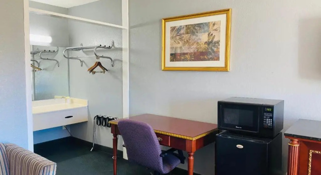 Номер Standard Travelers Place Inn & Suites