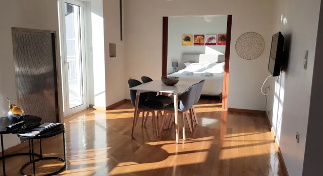 Апартаменты с балконом Penthouse of light at Koukaki