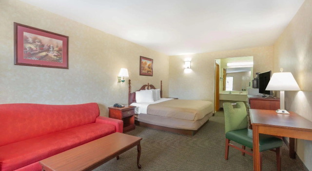 Номер Deluxe BrentwoodInn&suites