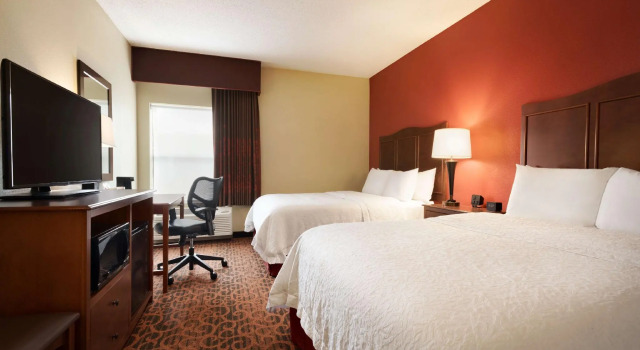 Четырёхместный номер Standard Hampton Inn Battle Creek