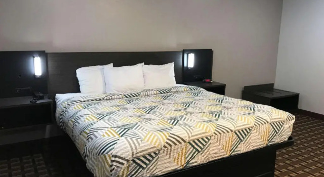 Четырёхместный номер Standard с красивым видом из окна Studio 6 Suites Tupelo, MS - North