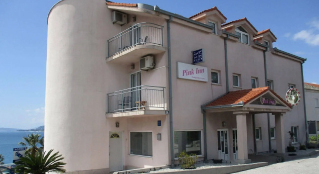 Pink Inn, Rezerwuj Hotel Strožanac Split Region