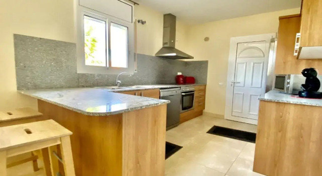 Вилла Villa Martina 4 bedroom villa with air conditioning & private swimming pool ideal for families