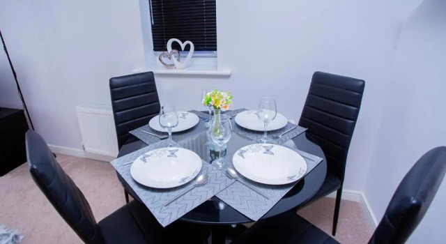 Апартаменты Mills Apartment - Two bedroom en-suite apartment
