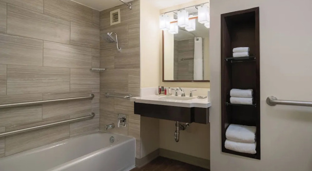 Двухместный клубный номер Standard Atlanta Marriott Perimeter Center