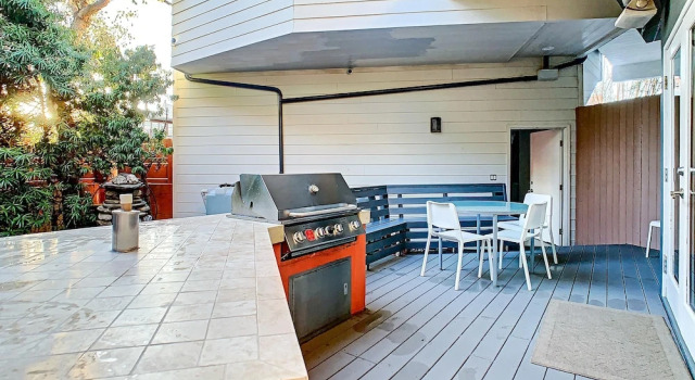 Коттедж Ground Floor In Venice Near The Beach 3 Bedroom Home by RedAwning