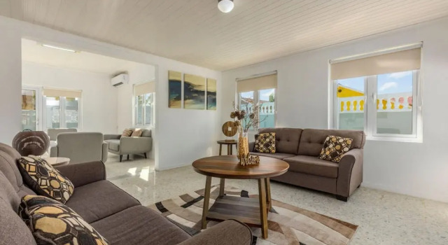 3BR Home w Pool in Downtown 5min Walk 2 Beach, Забронировать Вилла Ораньестад Аруба