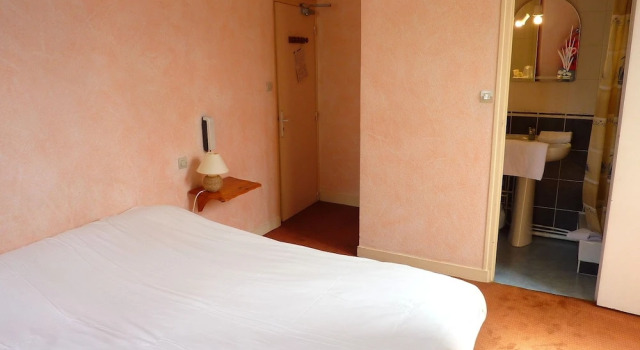 Au Cheval Blanc, Prenota Hotel Change 