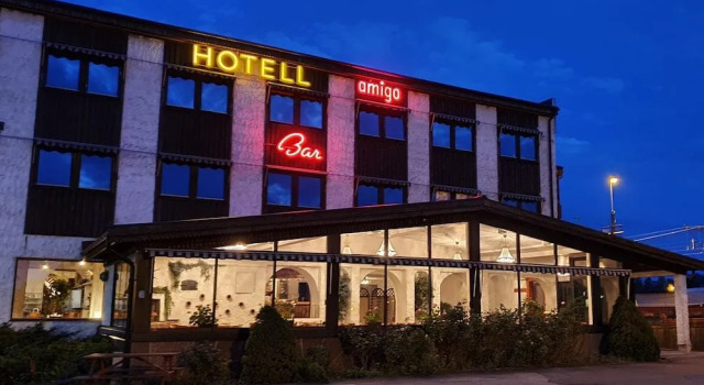 Hotell Amigo, Rezerwuj Hotel Hotele w Småland z parkingiem, Parking