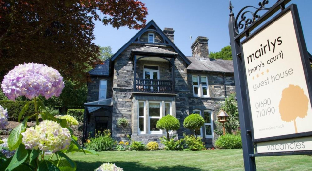 Marys Court Guest House - Mairlys, Забронировать Гостевой дом Бетс-и-Койд Клоид, рядом с Железнодорожный музей в Конви-Вэлли