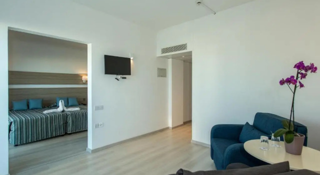 Camera familiare Standard con balcone Kapetanios Bay Hotel Protaras