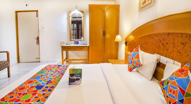 Номер Premium FabHotel Metro Manor Central Station