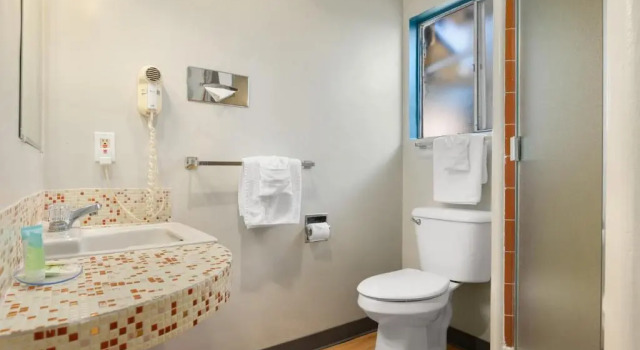 Номер Standard с видом на бассейн Skylark Shores Resort