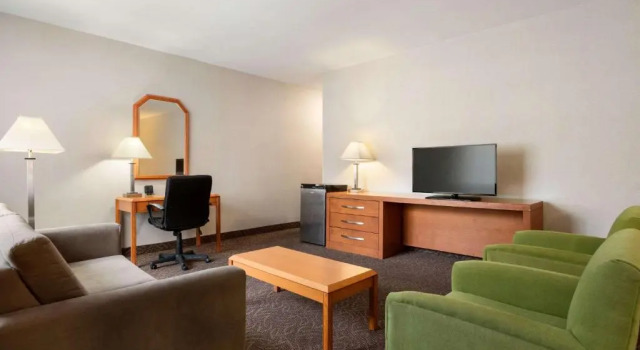 Двухместный люкс Ramada Plaza by Wyndham Montreal