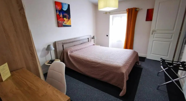 Номер Classic Logis Hôtel & Restaurant Le Saint Savinien