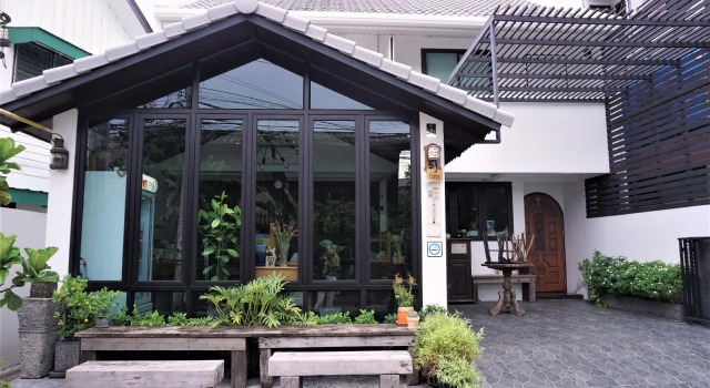 Кровать в общем номере Baan Lung Poshtel