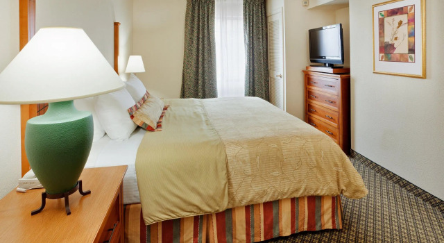 Четырёхместный люкс с 2 комнатами Staybridge Suites Allentown Bethlehem Airport by IHG