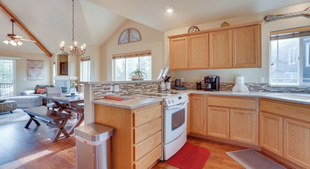 Апартаменты с 3 комнатами Pet-friendly Townhome w/ Hot Tub in Redmond!