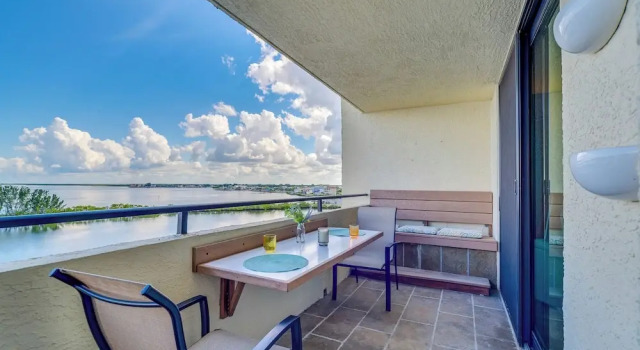 Апартаменты с 2 комнатами с балконом Tropical Retreat w/ Pool & Tennis Courts in Hudson