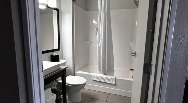 Четырёхместный номер Standard Country Inn & Suites by Radisson, Baxter, MN