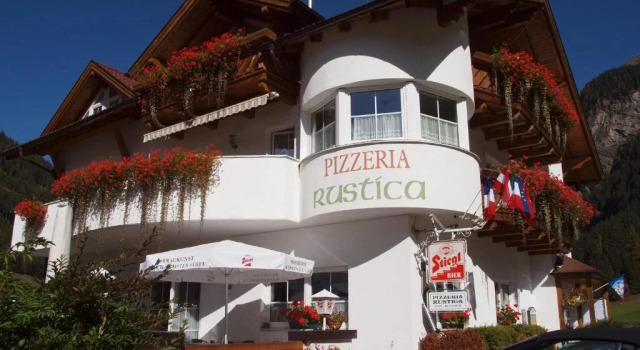 Apart Rustica, Rezerwuj Hotel Hotele w Tyrol z parkingiem, Parking