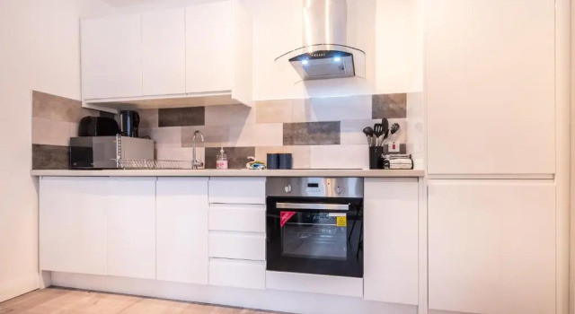 BEST PRICE - Superb Brand New Southampton City Apartments, Single Beds or King Size & Sofabed - AMAZING location FREE PARKING, Varaa Huoneisto Asunnot kohteessa Merseyside, Huoneisto