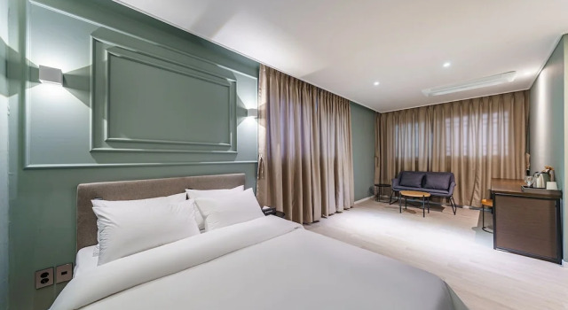 Двухместный номер Standard Brown Dot Hotel