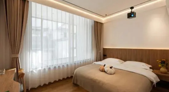 Люкс Dali Lakeside Dream Elevator Inn (Erhai Ecological Corridor Branch)