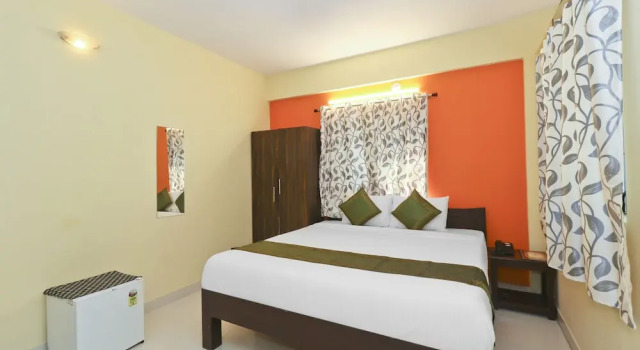 Treebo Trip Suvian Baga, Prenota Hotel Hotel a Goa con parcheggio, Parcheggio