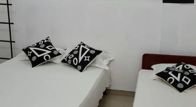 Habitación cuádruple Estándar con balcón Dyke Rest
