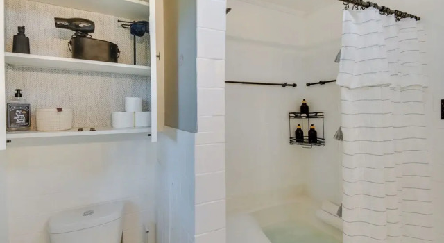 Коттедж Charming Hampton Home ~ 7 Mi to Buckroe Beach!