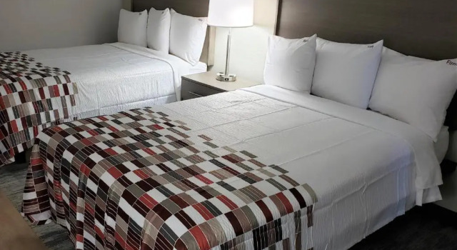 Четырёхместный номер Superior Red Roof Inn PLUS & Suites Vicksburg