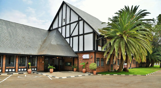 Одноместный номер Standard с красивым видом из окна Cresta Churchill Hotel