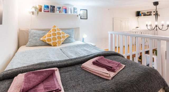 Lovely little loft studio in the heart of Budapest, Забронировать Отель Будапешт Центральная Венгрия, рядом с Площадь Кальвина