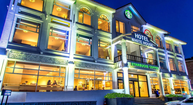 Hotel White House